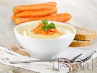 Рецепта Крем супа от пасирани картофи и моркови със течна сметана, масло, прясно мляко и джинджифил